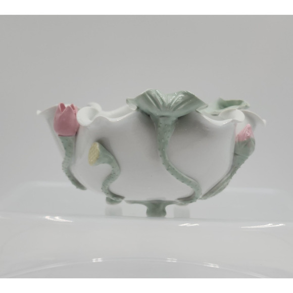 Mid-Century Majolica Pottery White Water Lilly Pattern Bowl Ruffled Edges - Picture 2 of 8